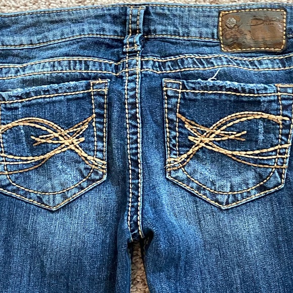 Silver jeans great wash on them see photos for measurements. - Picture 6 of 7